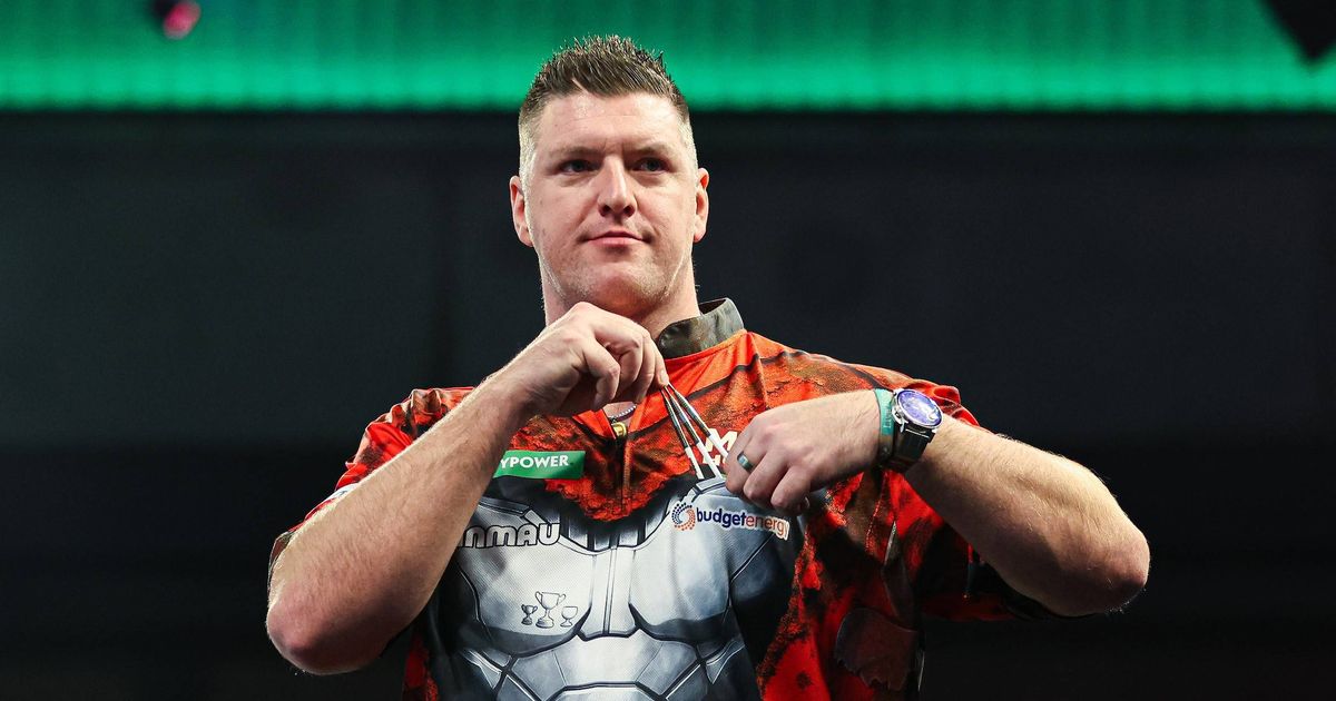 Fan wirft Handy während Interview auf die Bühne – Daryl Gurney reagiert trocken: „Ich glaube, du hast einen An