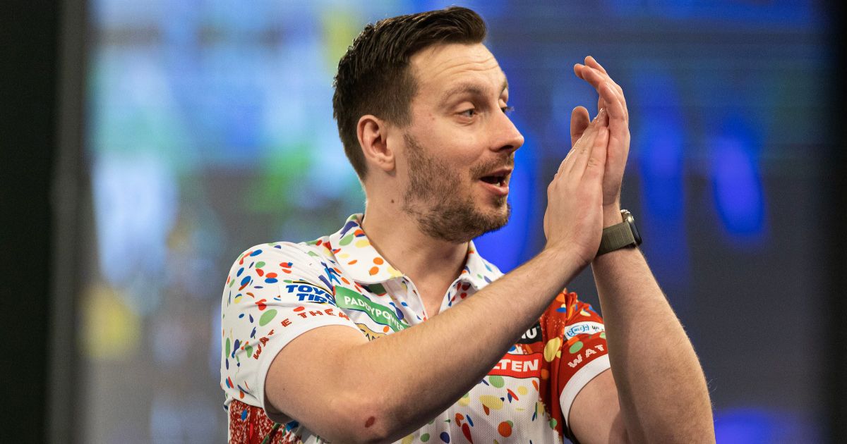 Florian Hempel über kurioses Darts-Aufwärmen mit José de Sousa: „Siebenmal hat er gesagt, er hat mir Tops gest