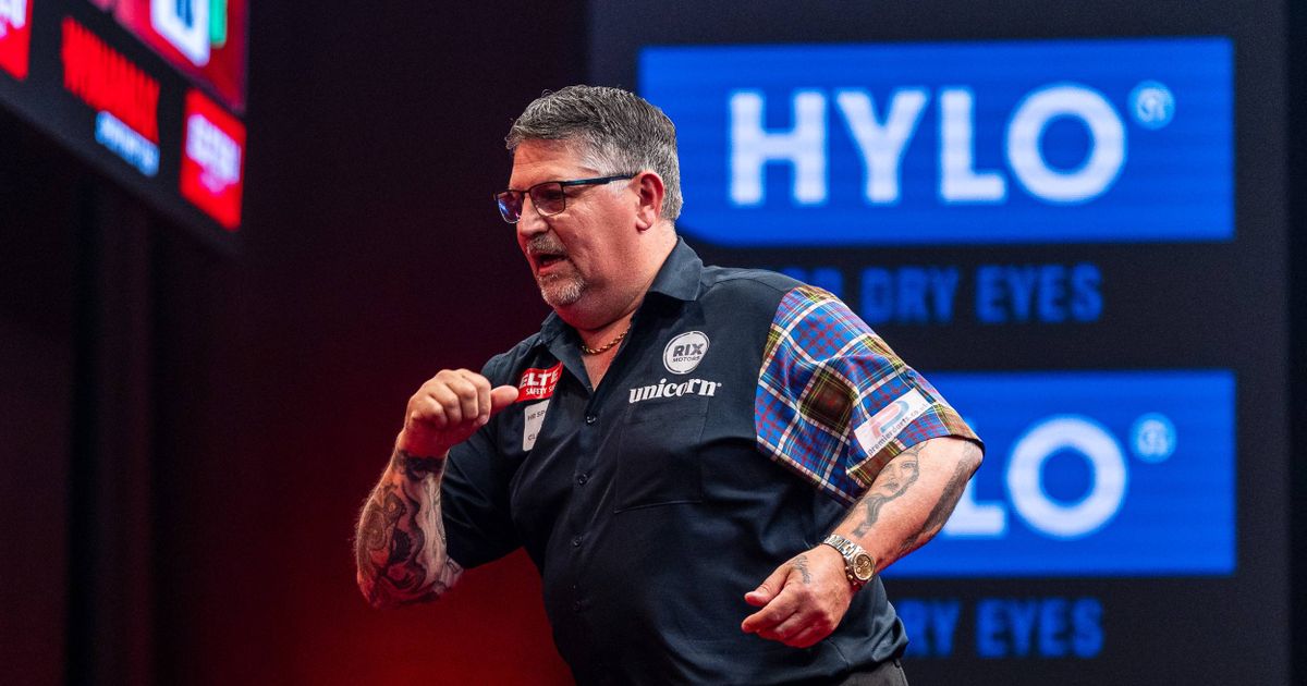 Das Vermächtnis von Anderson lebt weiter: Tai, der 12-jährige Sohn von Gary Anderson, unterschreibt bei einem 
