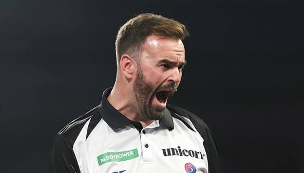 Ross Smith bezwingt Schindler 11:8 im EM-Finale – Littler scheitert an Ratajski