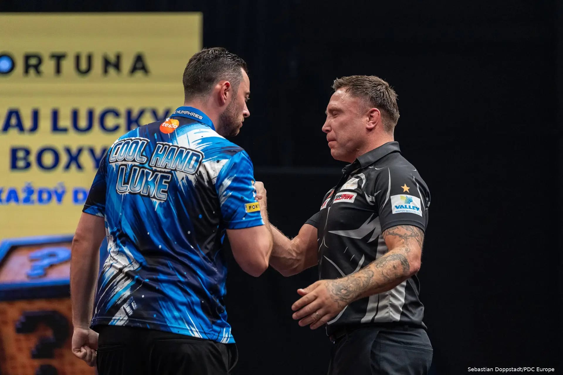 Price bezwingt Aspinall, Humphries schlägt Wade – heute um 21:30 Uhr das Finale des World Grand Prix