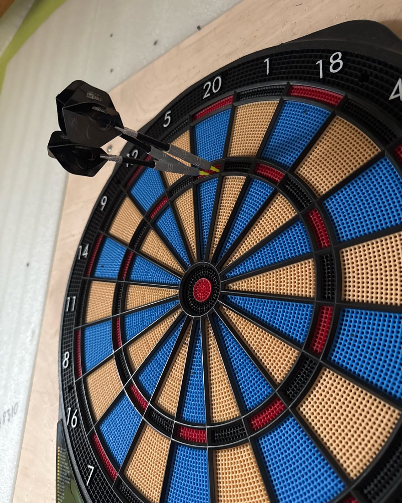 dommulex 8310: Meine erste 180 auf der E- Dartscheibe 🎯