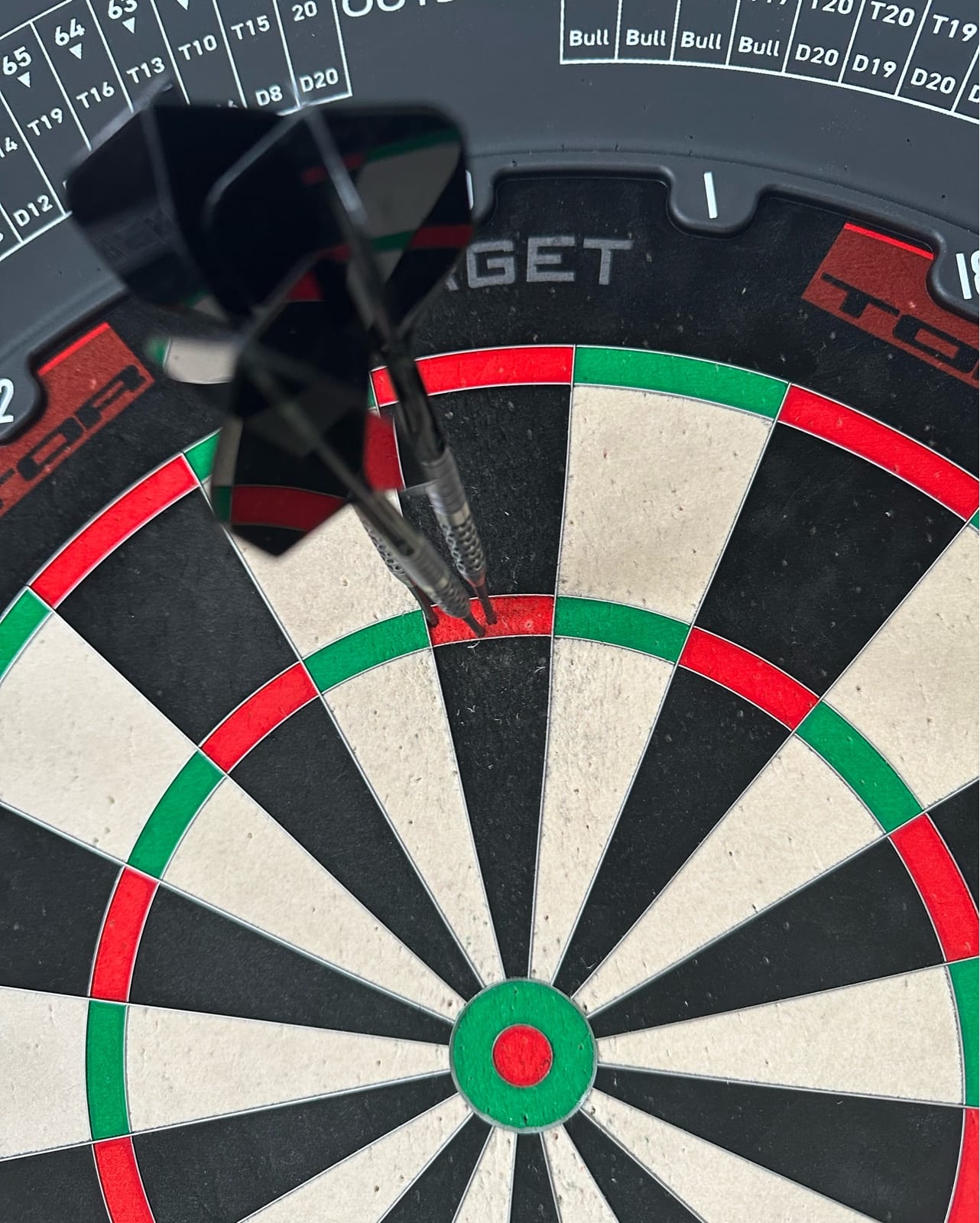 Backbone_Darts: Eine 180, die 132. dieses Jahr, nichts besonderes also… … w…